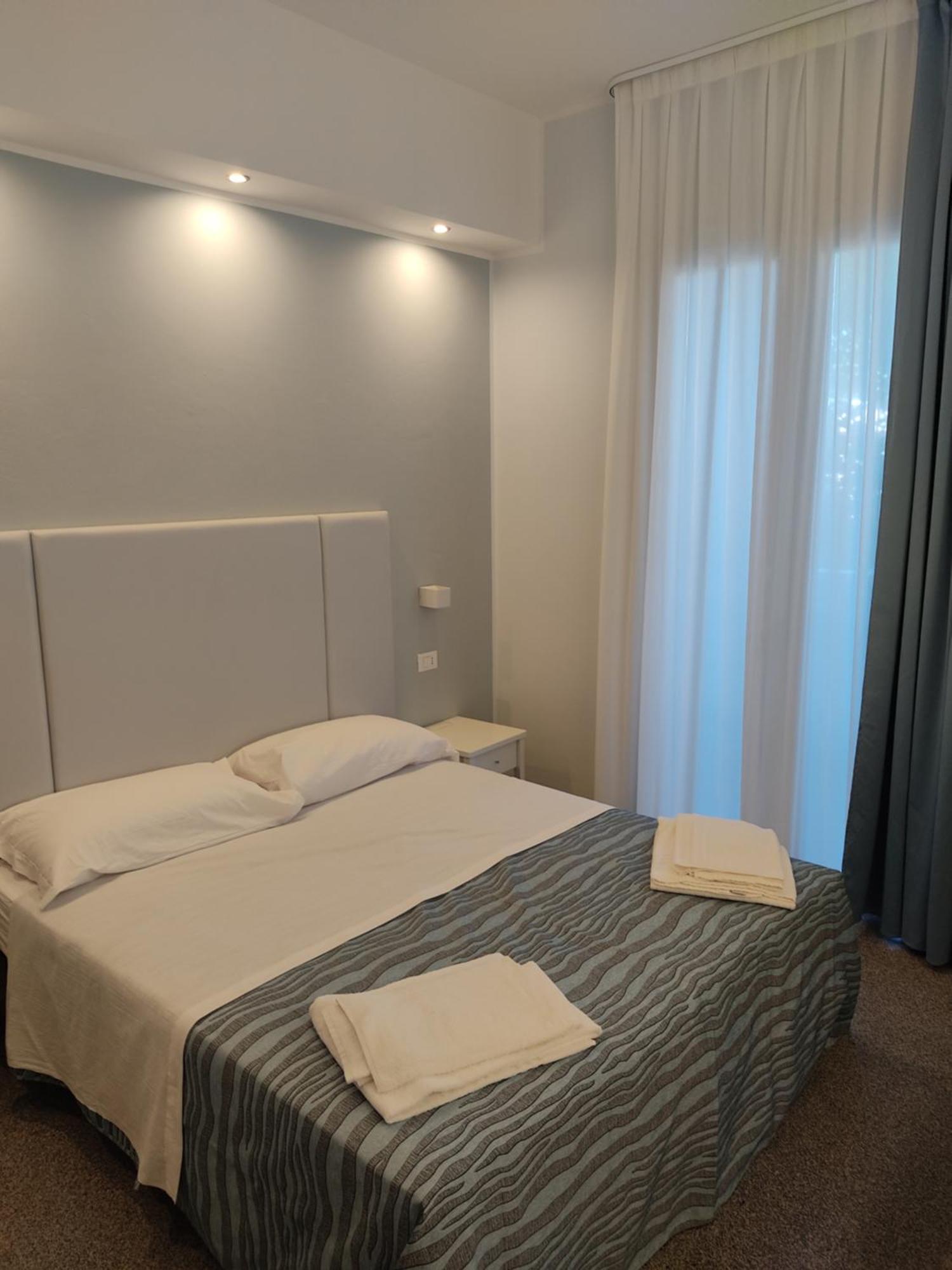 Hotel Caravel Park Rimini Exterior photo